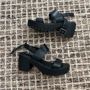 Chunky platform Steve Madden sandals